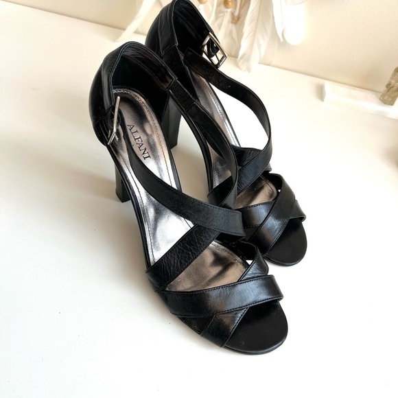 Alfani  Women Black LeatherStrap Sandals - Picture 9 of 10
